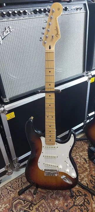Guitarra Fender Modelo American Standard Stratocaster Sunburst 2020 