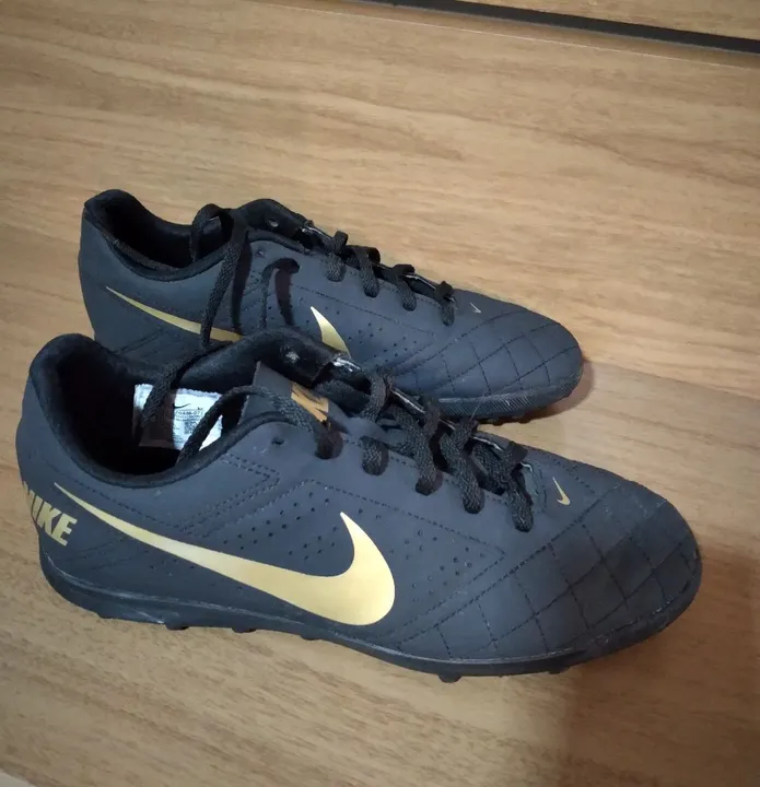 Chuteiras Nike Futsal Masculina - Preto com Dourado