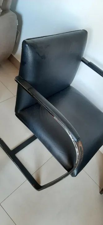 Cadeira Preta Tipo Brun