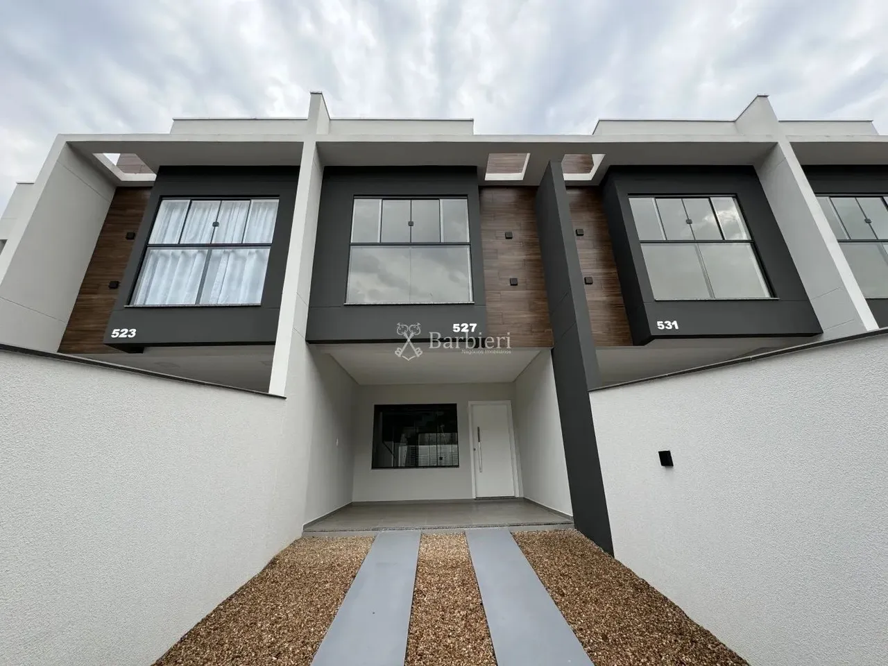 Sobrado com 3 quartos sendo 1 suíte com área total 108,60m² no bairro Água Verde em Blumen