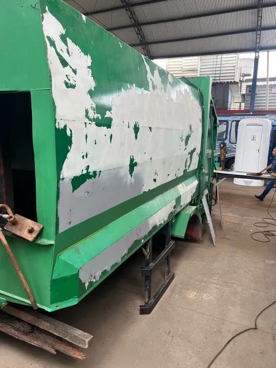 Compactador Coleta de Lixo - mecânica perfeita. Precisa de pintura  - Foto 4