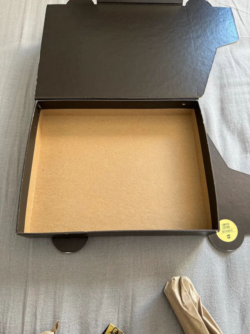 Taylor Swift box UPS reputation - Foto 5