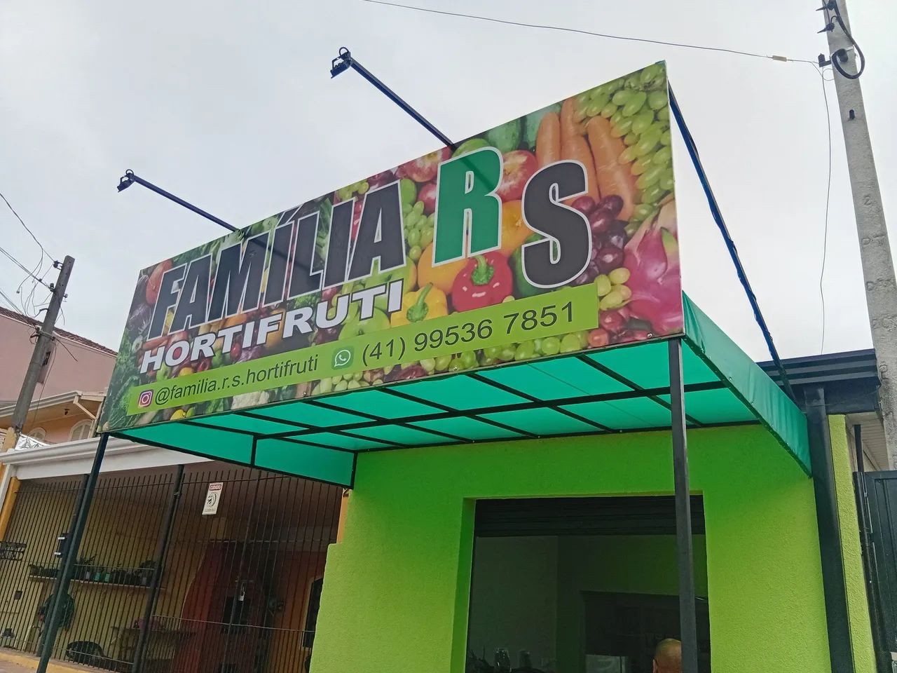 Toldos e fachadas para comércio 