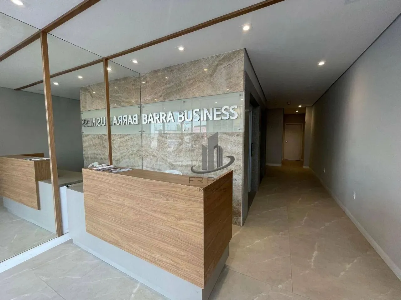 Excelente Sala com varanda para alugar, 34,86 m² por R$ 2.350/mês - Ano Bom - Barra Mansa