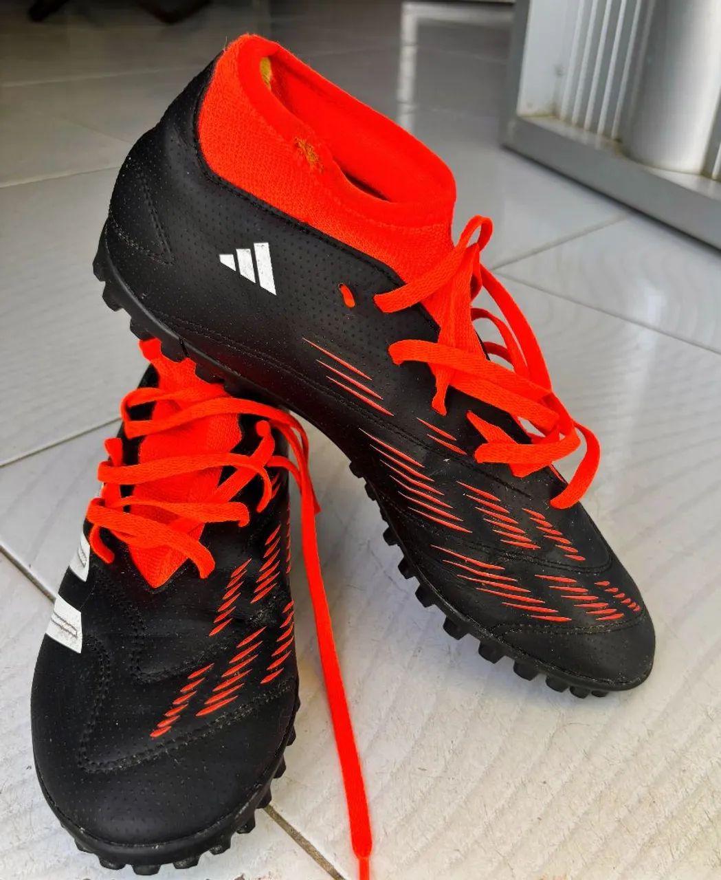 Chuteira Society Adidas Predador 24 Club- Conforto e Estilo!