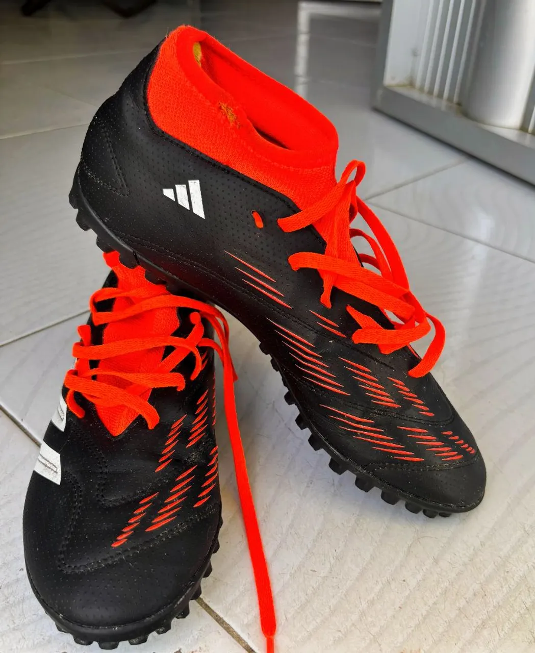 Chuteira Society Adidas Predador 24 Club- Conforto e Estilo!