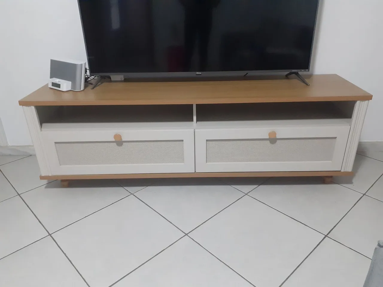 Rack amadeirado/off white - R$ 500,00