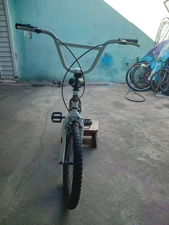 Bicicleta Infantil homem aranha seminova  - Foto 5