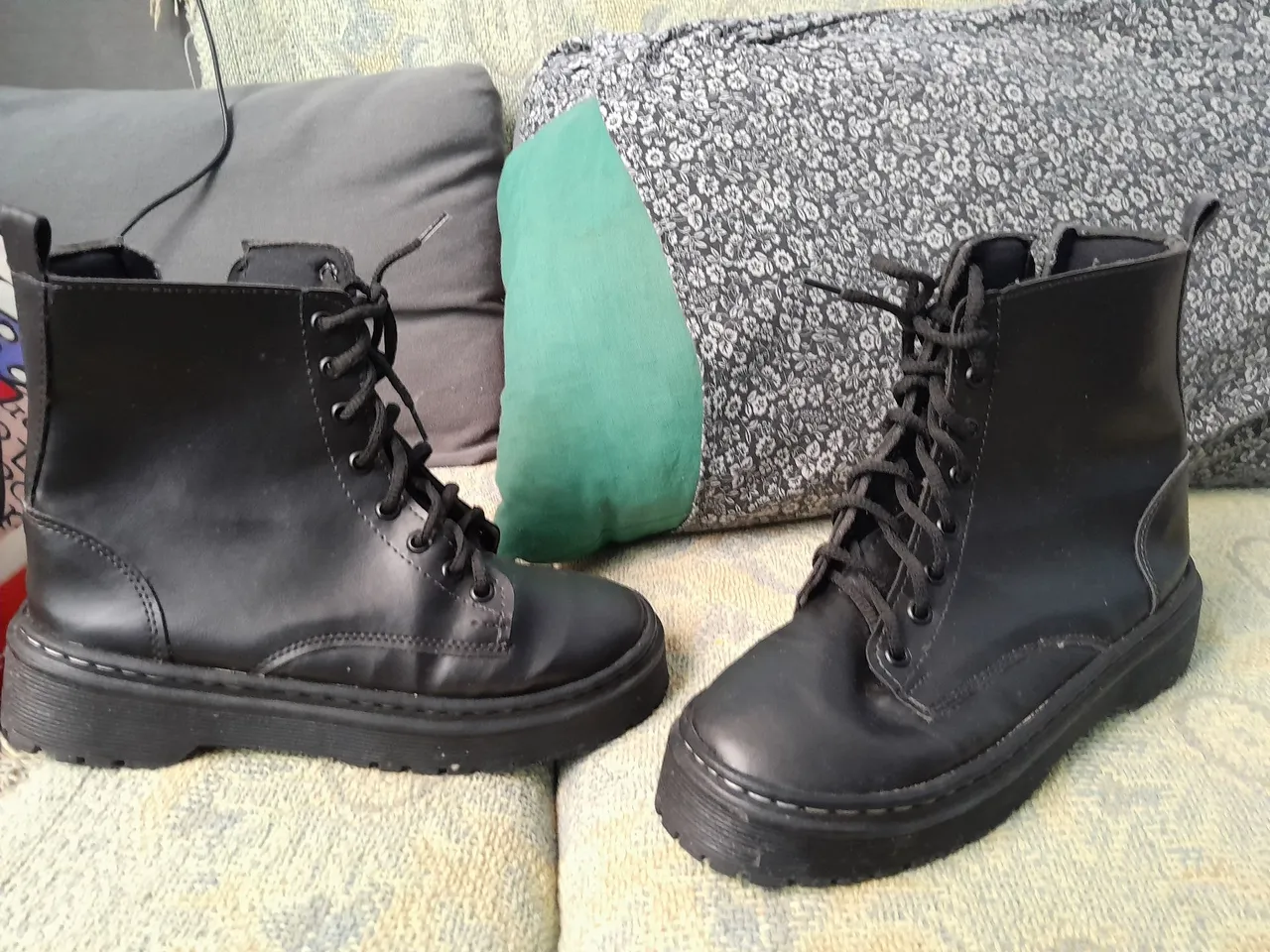 Botas Coturno tam 36 tratorada