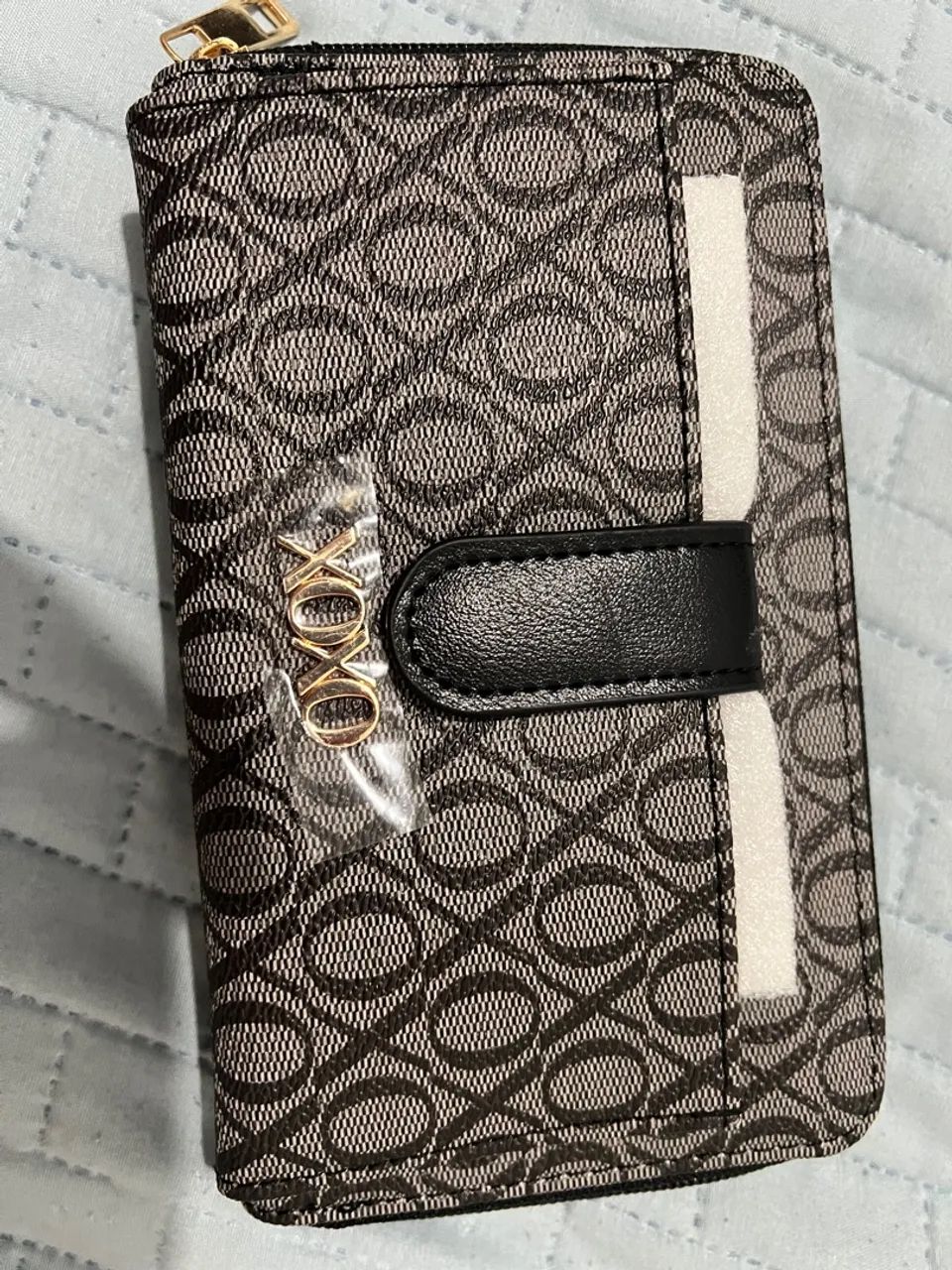 Carteira XOXO Elegante com Detalhes em Dourado