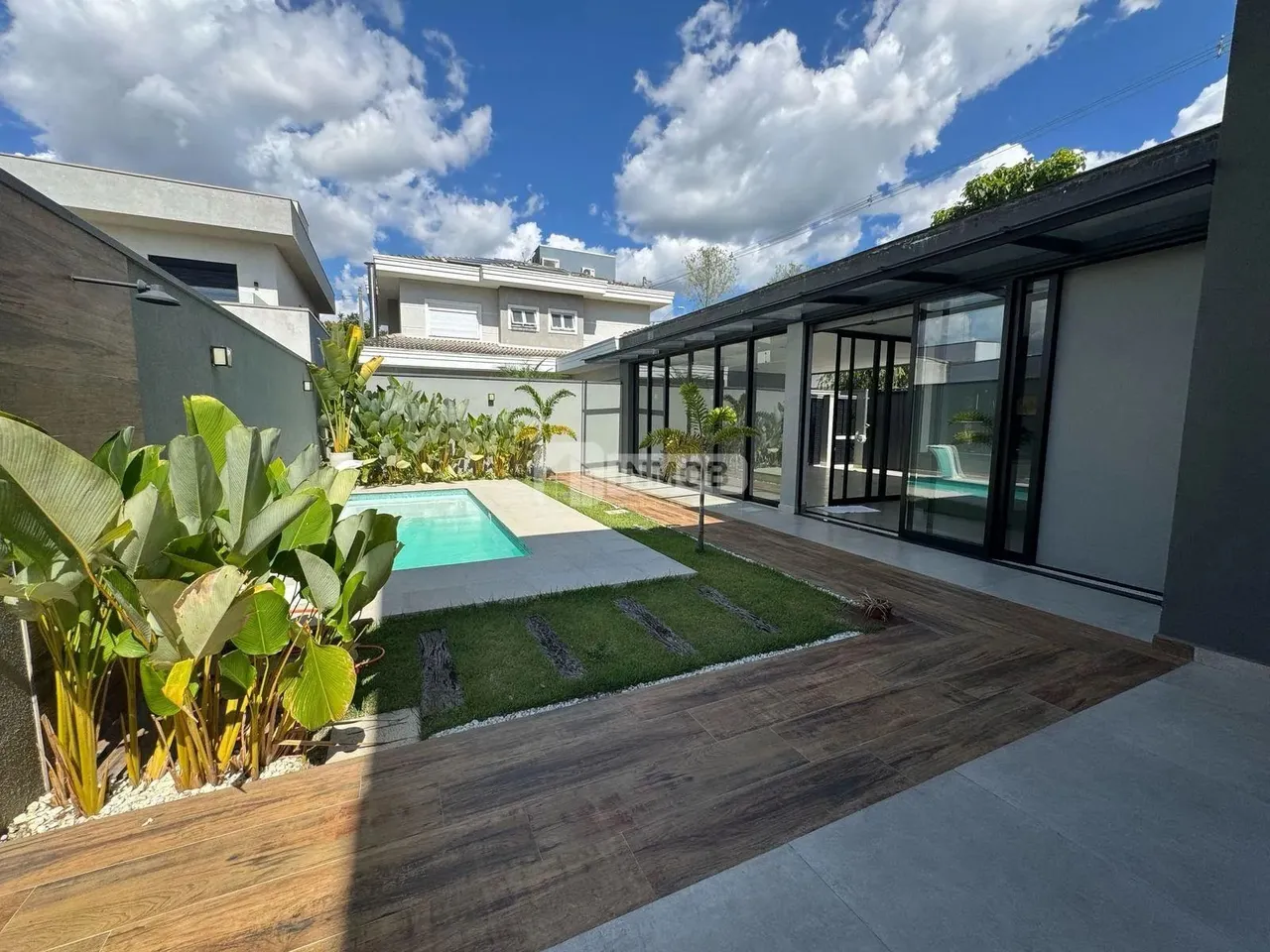 Condomínio Residencial OuroVille - Excelente Casa Mobiliada com 3 dorms, piscina em Taubat