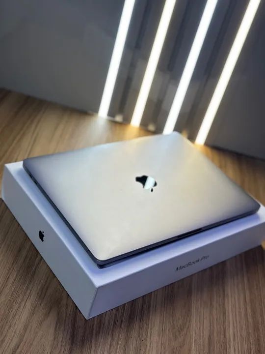 MacBook Pro 2022 Modelo A2338 Processador M2 8GB DDR4 HD 256GB