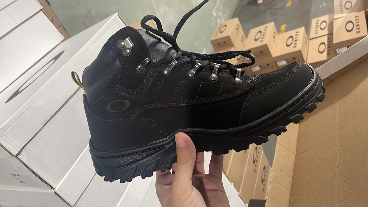 ?Queima de estoque ?Bota adventure premium, Sola colada e costurada?
