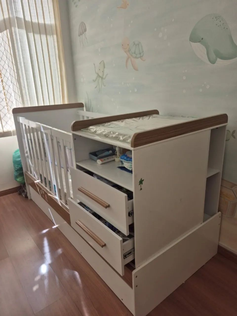 Berço Multifuncional Vini com Cama Auxiliar Branco com Carvalho Peroba - Foto 4