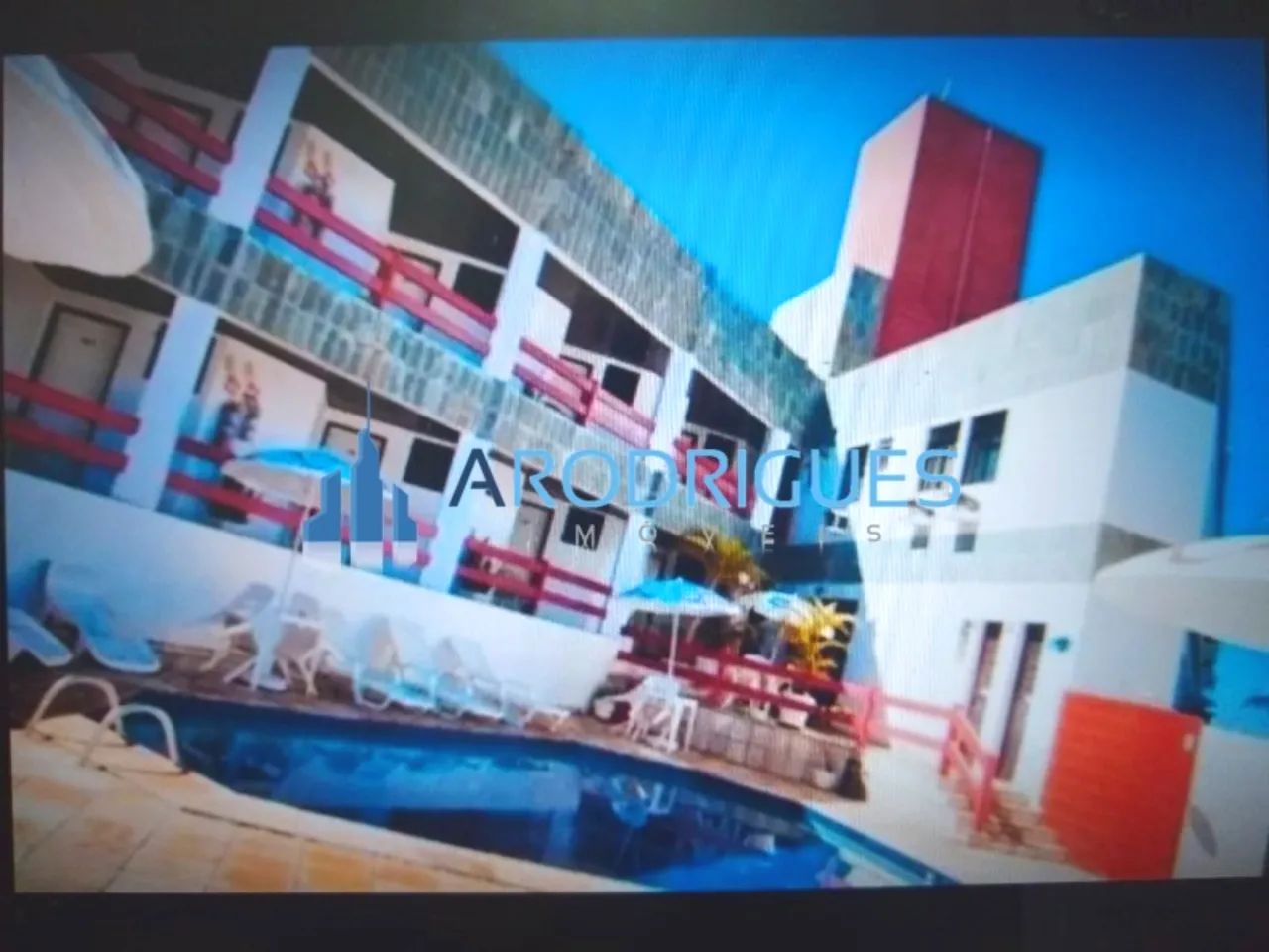Vendo Hotel com 30 suítes em Salvador em frente ao mar, lugar de muito movimento