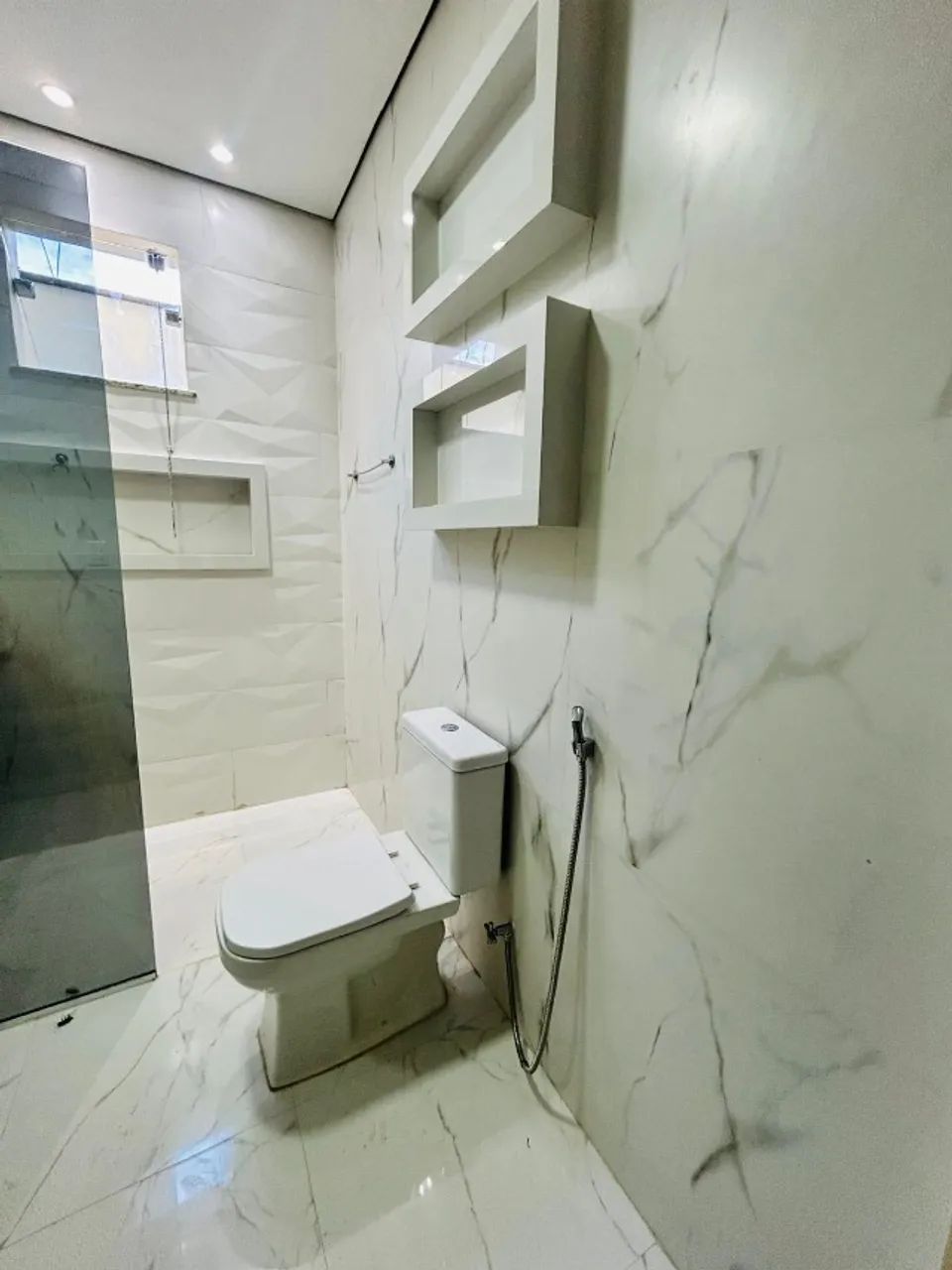 Imperdível! Alugo linda casa no Buritis,mobiliada, com 4 suítes e piscina - Foto 5