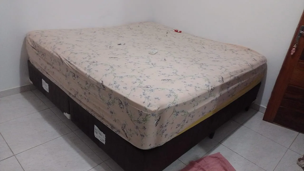 Vendo cama king em perfeitas condições