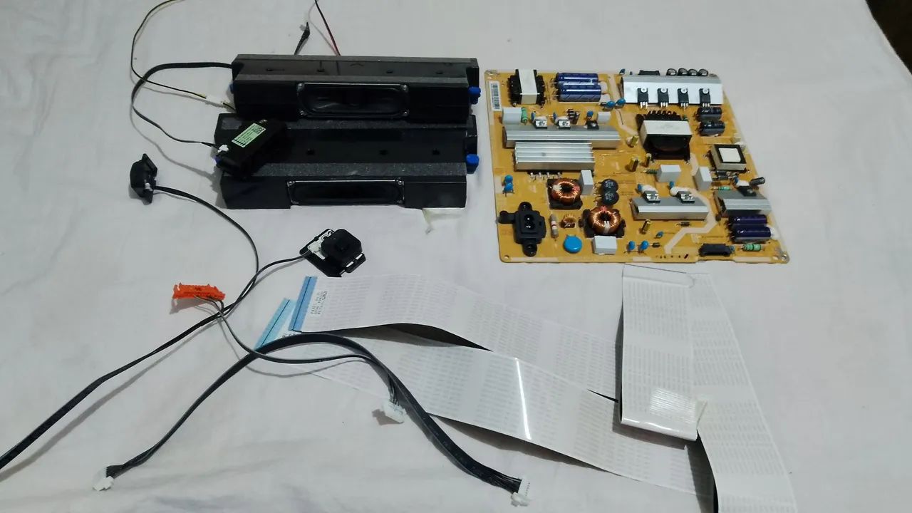 Peças para..TV.novas 55.polegadas LCD/LED - Placa, Alto Falantes e Cabos