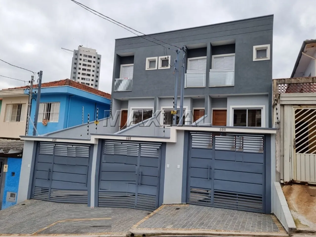 Sobrados novos à venda com 03 suítes e 03 vagas, na região da Santa Inês.