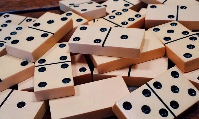 Jogo Dominó De Osso Branco Profissional 28 Peças - Foto 4