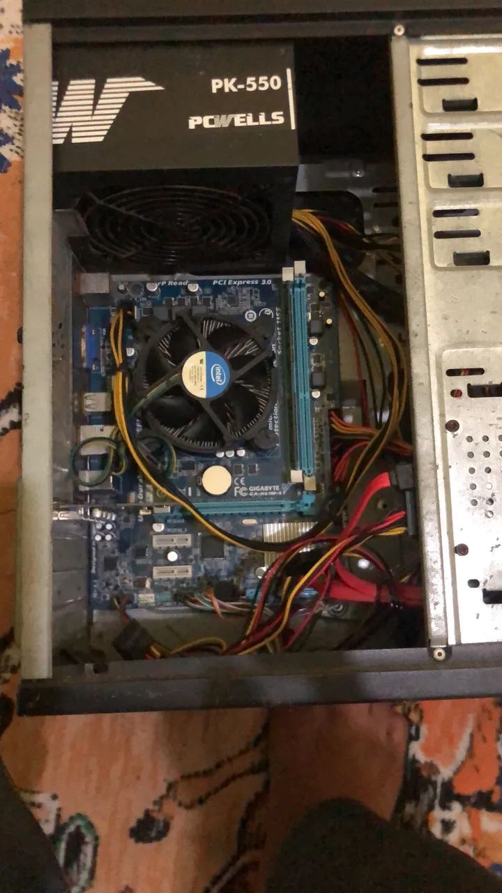 Pc mais monitor 400 reais está ligando tudo só não dá imagem 