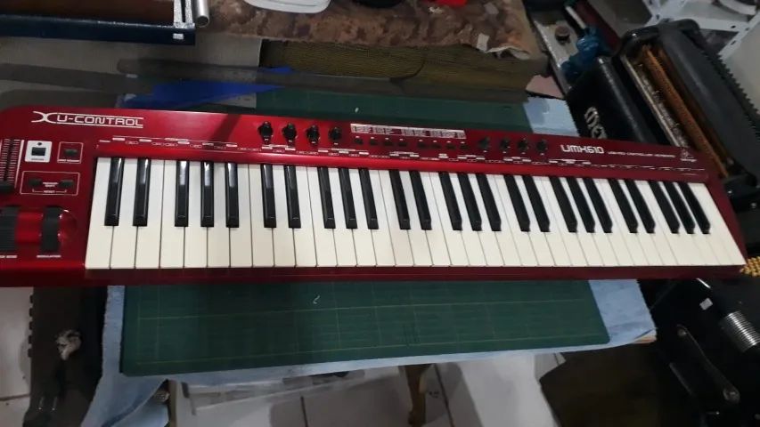 Controlador Berhinger UMX 610 64311180385026120