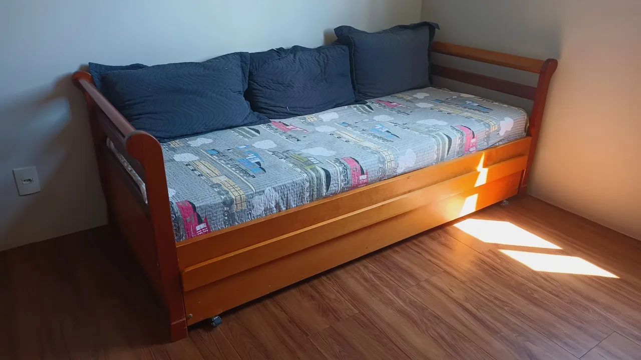 Cômoda, cama babá e berço em madeira maciça. - Foto 6