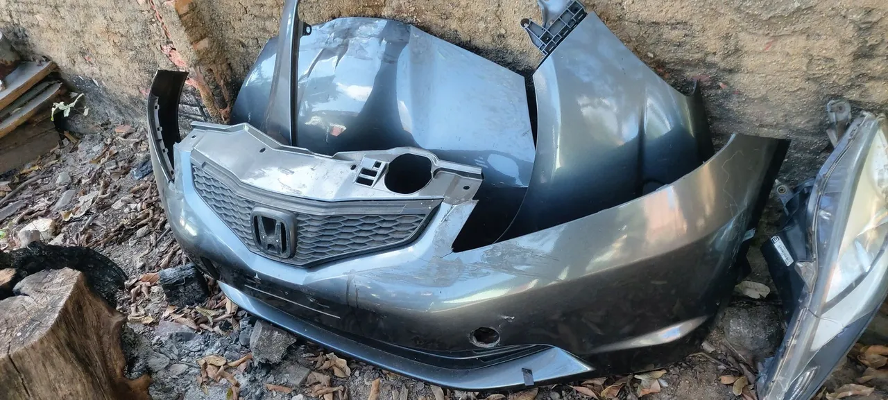 Para-choque Dianteiro Honda Fit, com duas grades, paralama dianteiro esquerdo original,