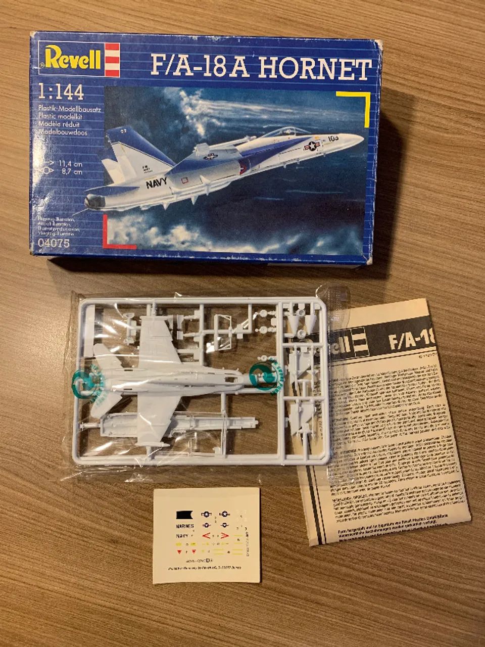 AVIÃO F/A-18 A HORNET [Revell] 1:144 - Plastimodelismo [novo] - Foto 2