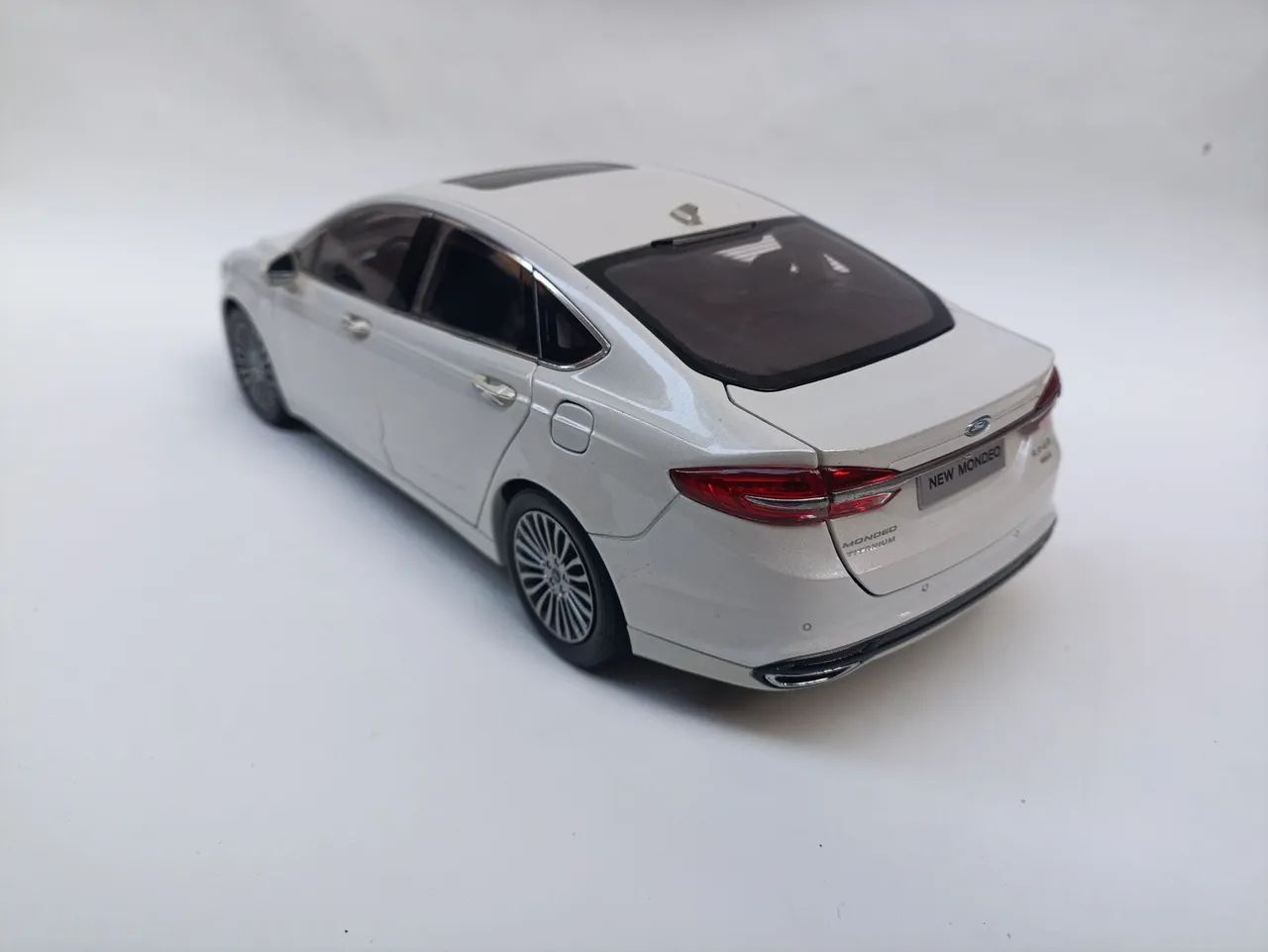 Miniatura Ford fusion Titanium 2017 1:18 - Foto 2