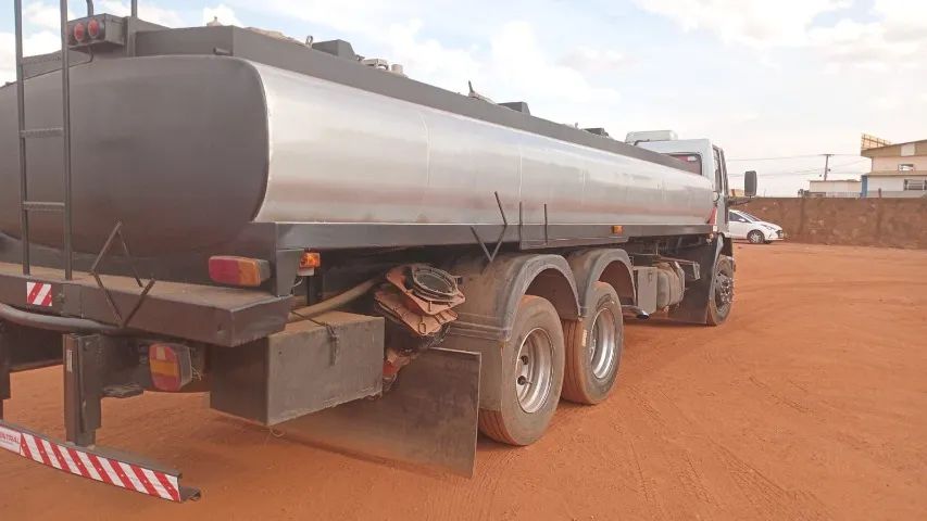 FORD CARGO 2422 TANQUE