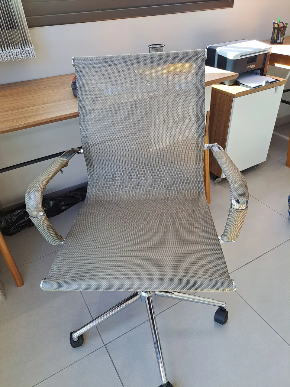 Cadeira de Escritório Ergonômica com Rodinhas