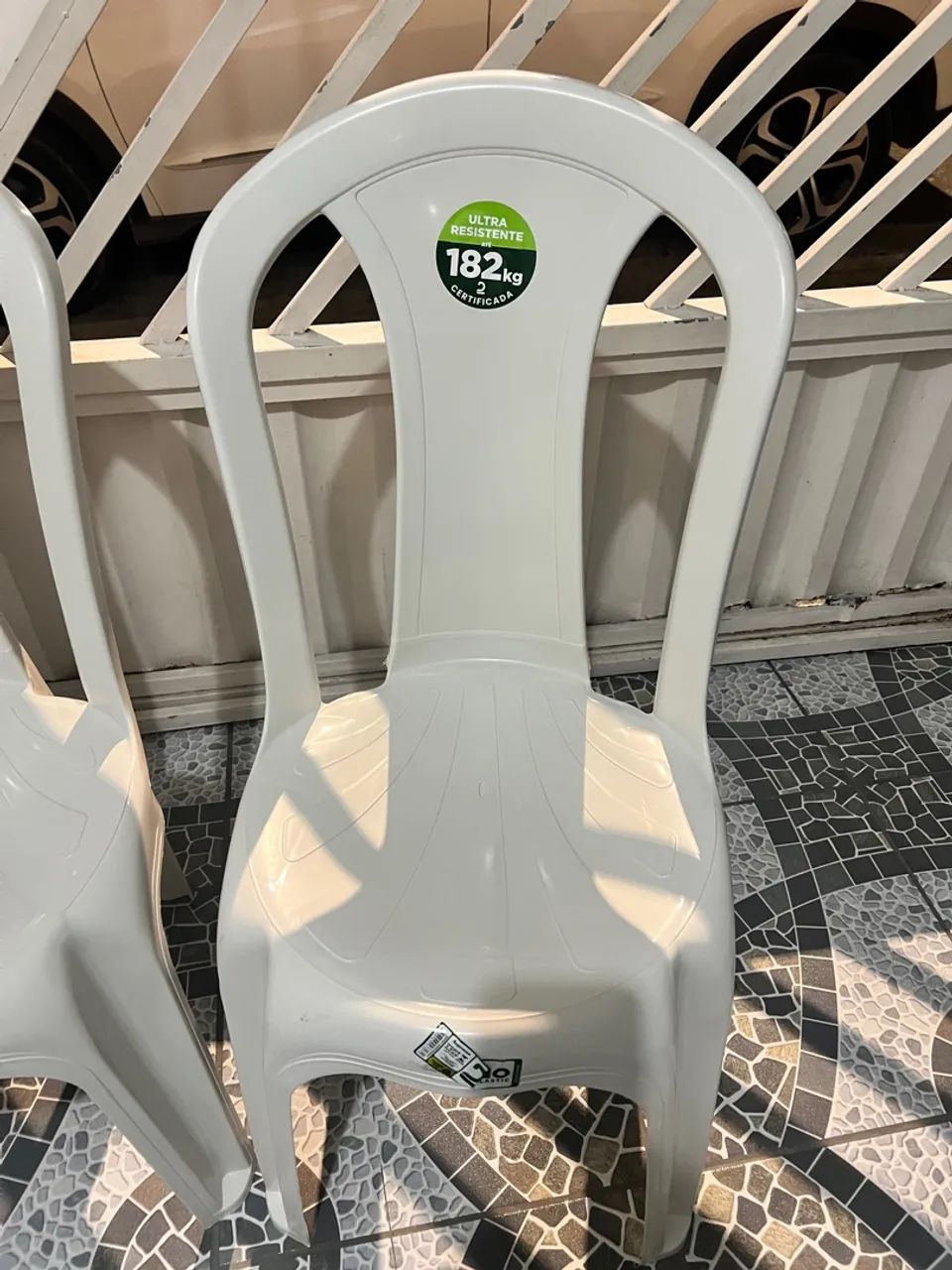 Cadeiras de plástico NOVAS  - Foto 2