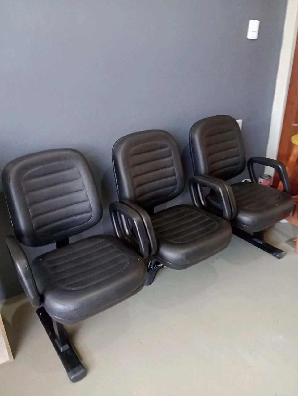LONGARINAS SALAO E BARBEARIA, 3 CADEIRAS. - Foto 3