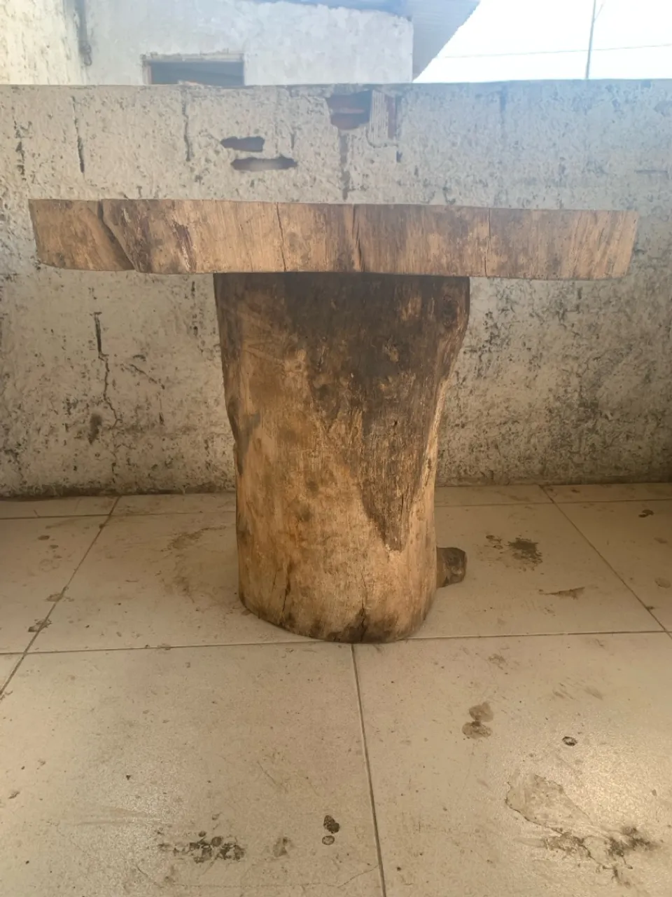 Mesa rústica de madeira