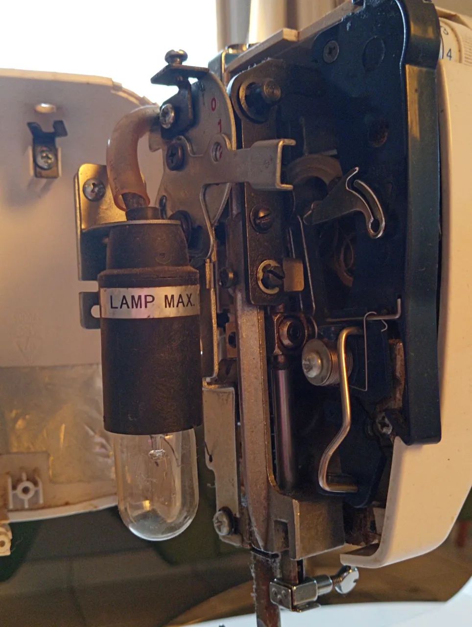Máquina de Costura Elgin Genius - Foto 3