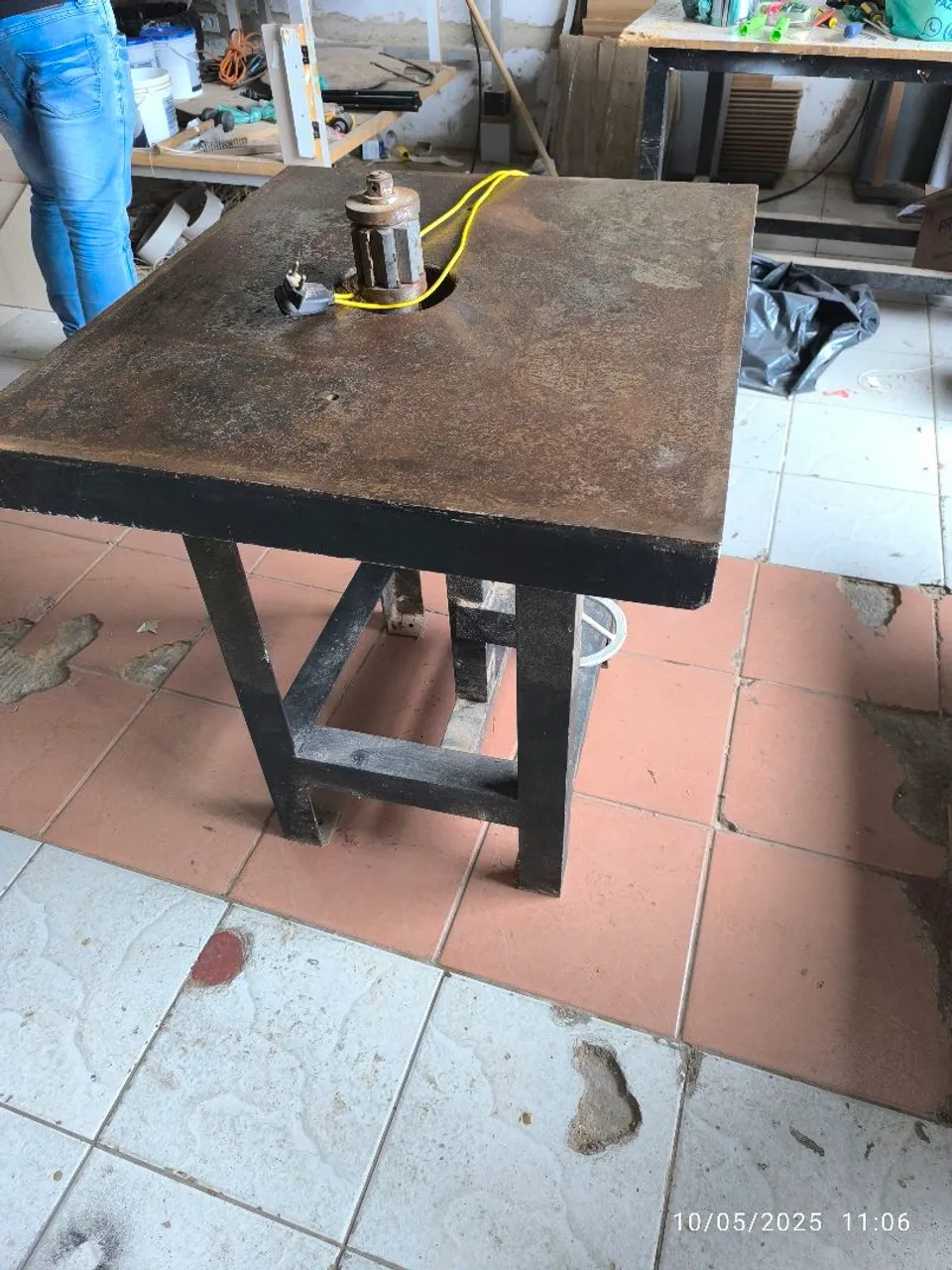 Tupia com base em ferro fundido, super firme e pesada 10 x sem juros