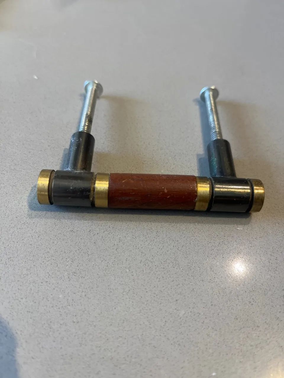 Puxador de porta em madeira e metal (17 peças)