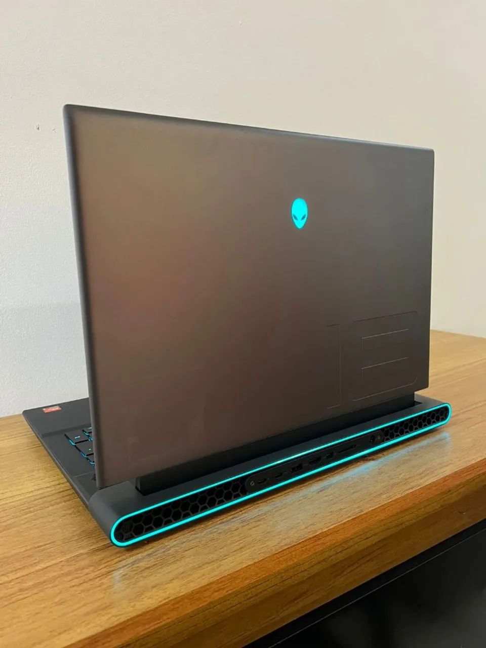 Alienware M18 Ryzen 9 | RTX 4070 | 32GB RAM | 1TB SSD - Windows 10 ...