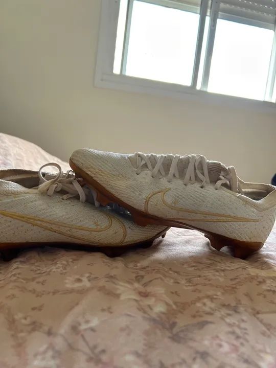 Chuteiras Nike Mercurial Vapor - Branco e Dourado