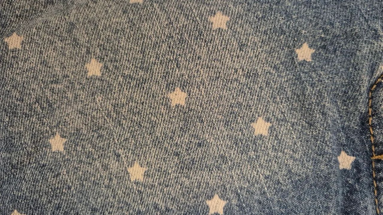 Shorts jeans com estampa de estrela - Foto 4