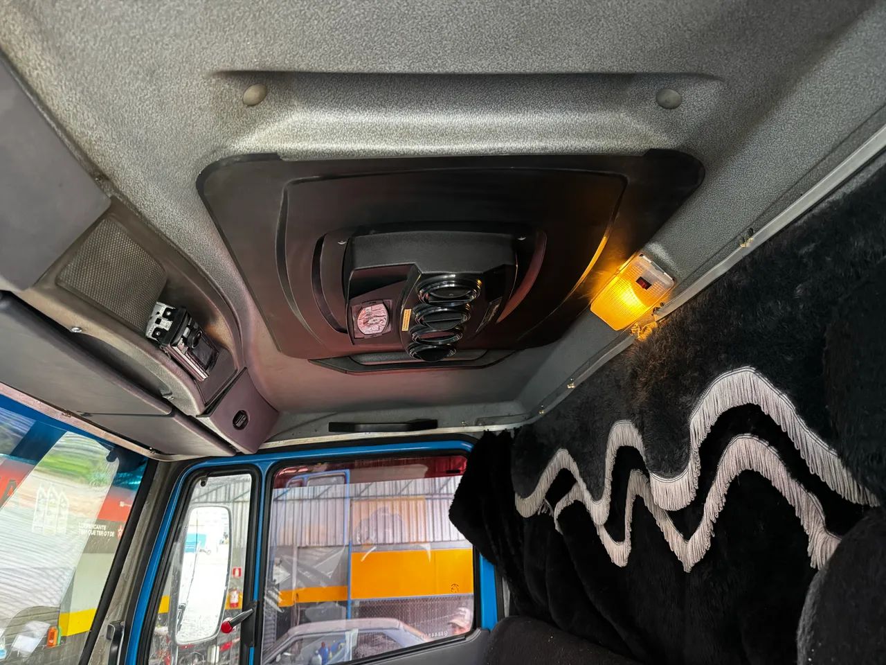 Mercedes L1620  Ano 2005 - Foto 10