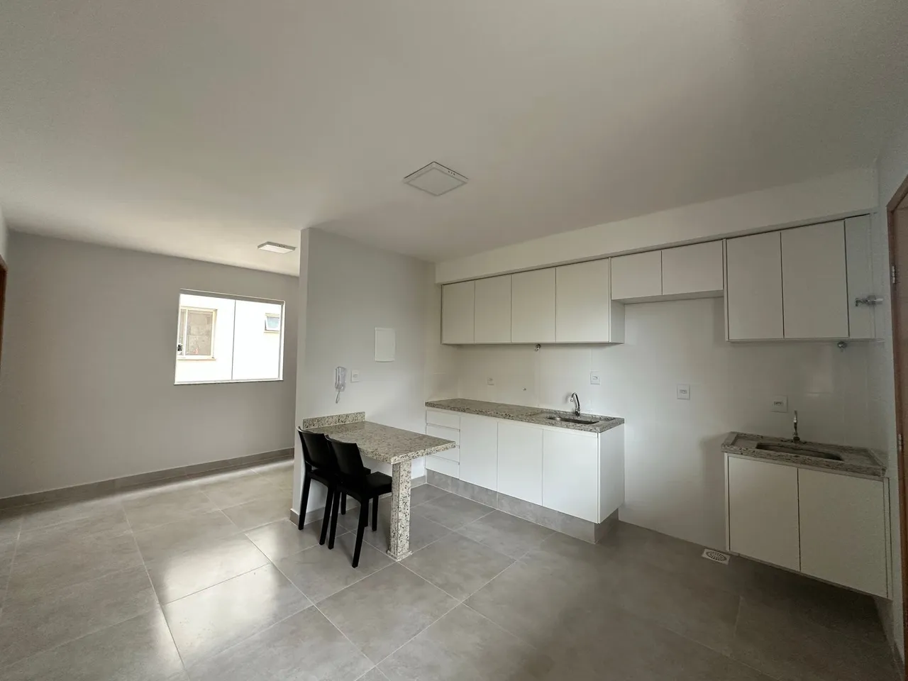 Kitnet com 1 Quarto para alugar, 27m² - Setor Bougainville - Anápolis - GO