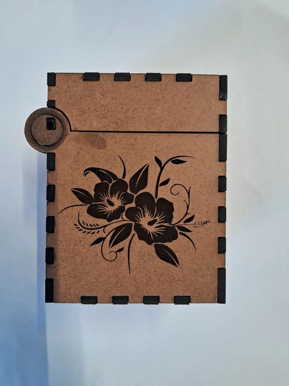 Caixinha em MDF com detalhes florais - Foto 3