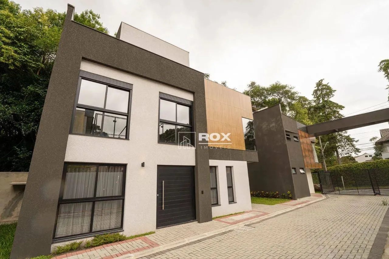 Sobrado novo com 3 quartos para alugar, 133 m² por R$ 7.800/mês - Santa Felicidade, Curiti