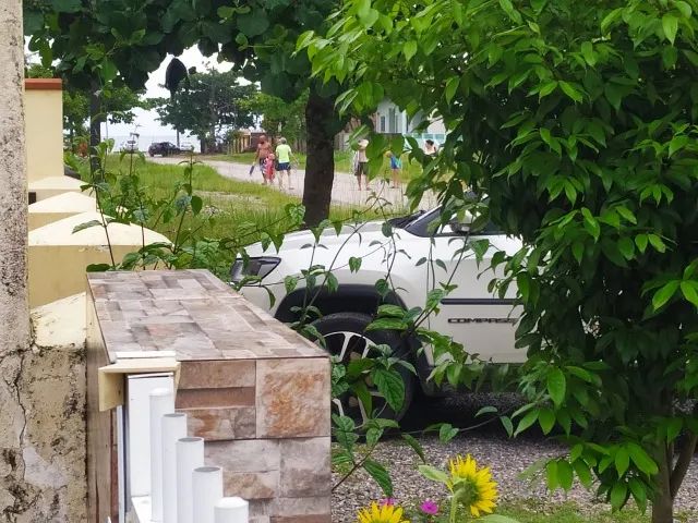 Meia quadra da praia, duas casas na mesma quadra,comporta 9 pessoas cada casa - Foto 4