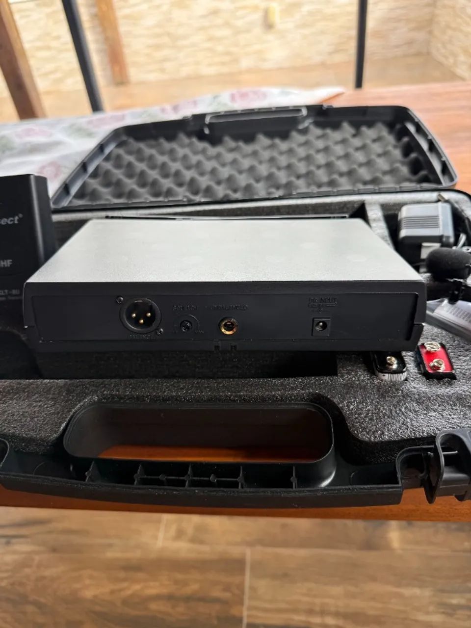 Microfone de lapela Karsect UHF com receptor - Foto 4