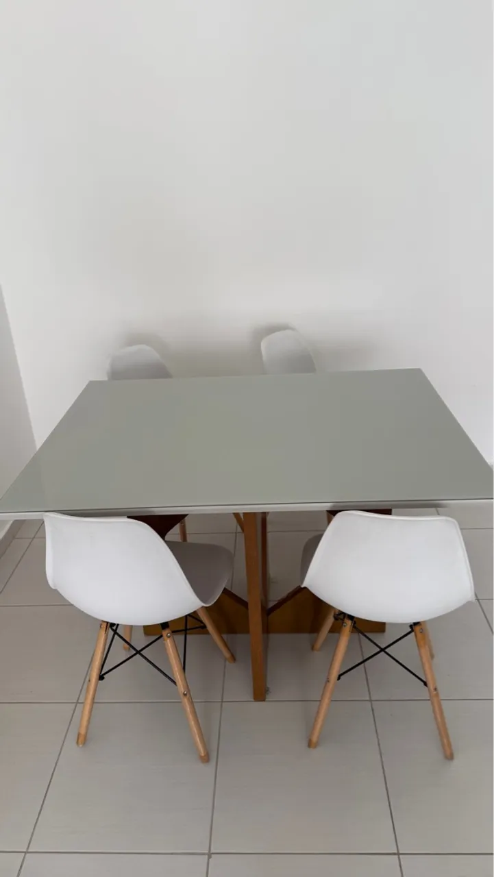 Mesa de Jantar 4 Lugares com Cadeiras