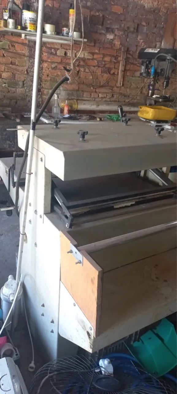 Máquina de encartelar 