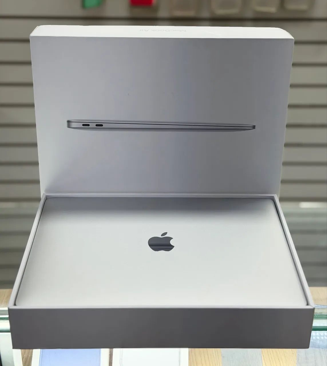 Macbook air m1 13 polegadas 8gb / 256gb LOJA FÍSICA sem detalhes